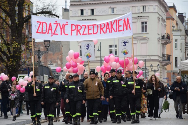 Marsz Różowej Wstążki z Czarnym Wąsem - Brzeg 22.10.2022r.