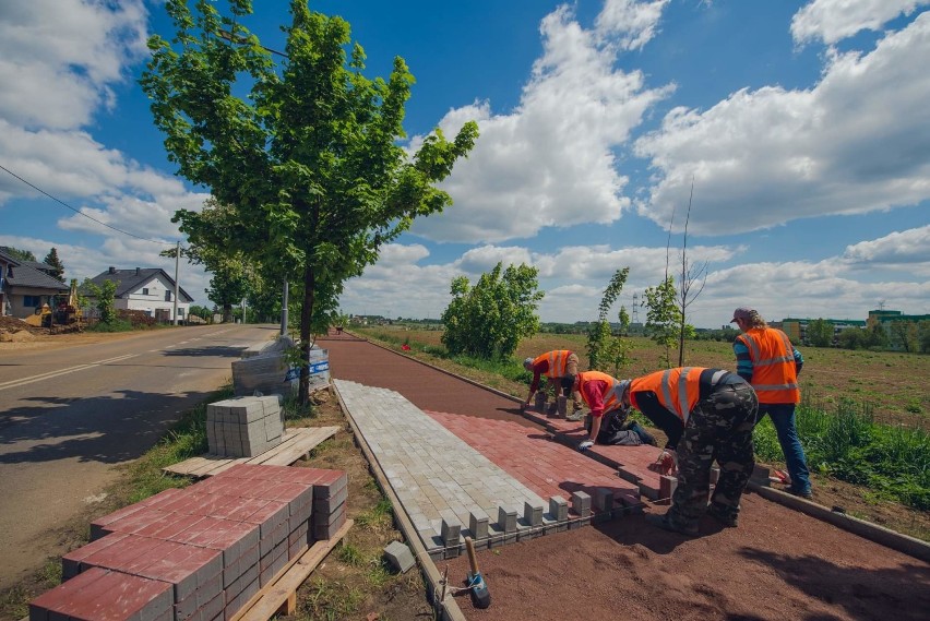 Trwa budowa ścieżek rowerowych w Siemianowicach ŚląskichZobacz kolejne zdjęcia. Przesuwaj zdjęcia w prawo - naciśnij strzałkę lub przycisk NASTĘPNE