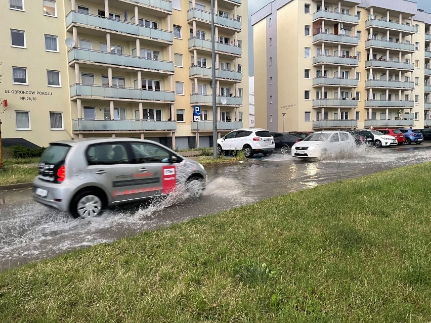 Wystarczyło zaledwie kilkanaście minut, aby niektóre ulice w...