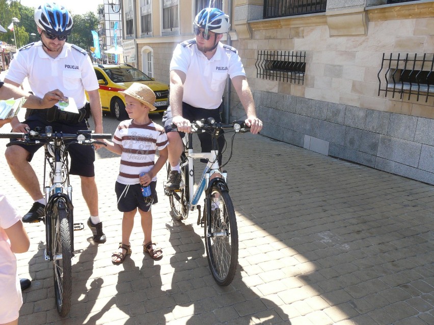 Policjanci z patrolu rowerowego promują bezpieczeństwo [zdjęcia]