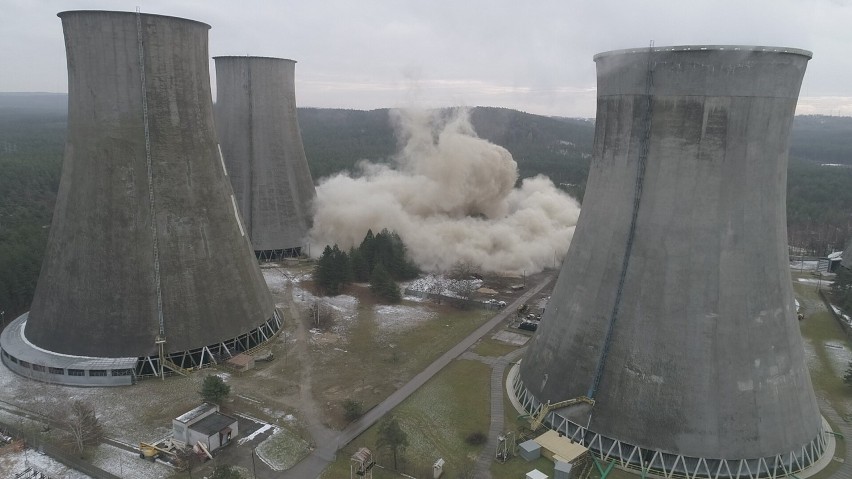 3,5 sekundy i nie ma komina elektrowni [WIDEO]