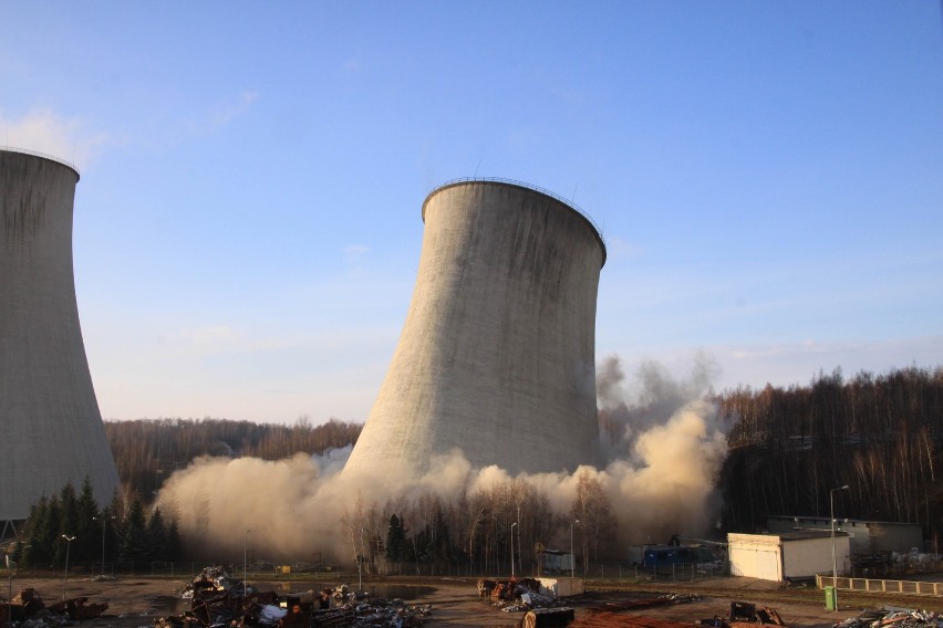 Elektrownia Turów: wyburzenie chłodni kominowej (ZDJĘCIA)