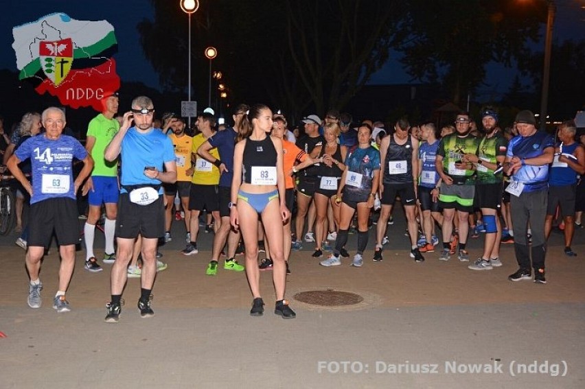 Dąbrowa Górnicza: X Nocny Bieg Świetlików dookoła Pogorii III. Zobacz ZDJĘCIA. Uczestnicy przebiegli 6km w ciemnościach!