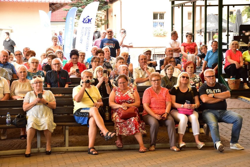 Koncert Dawida Janiaka na łabiszyńskiej wyspie.