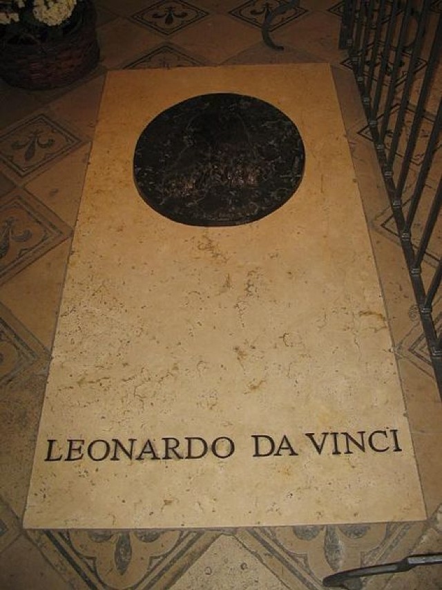 http://commons.wikimedia.org/wiki/File:LeonardoDaVinci-Tomb.JPG