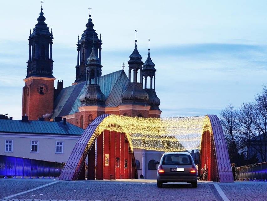 Niektórzy kierowcy postanowili ominąć korki i - łamiąc...