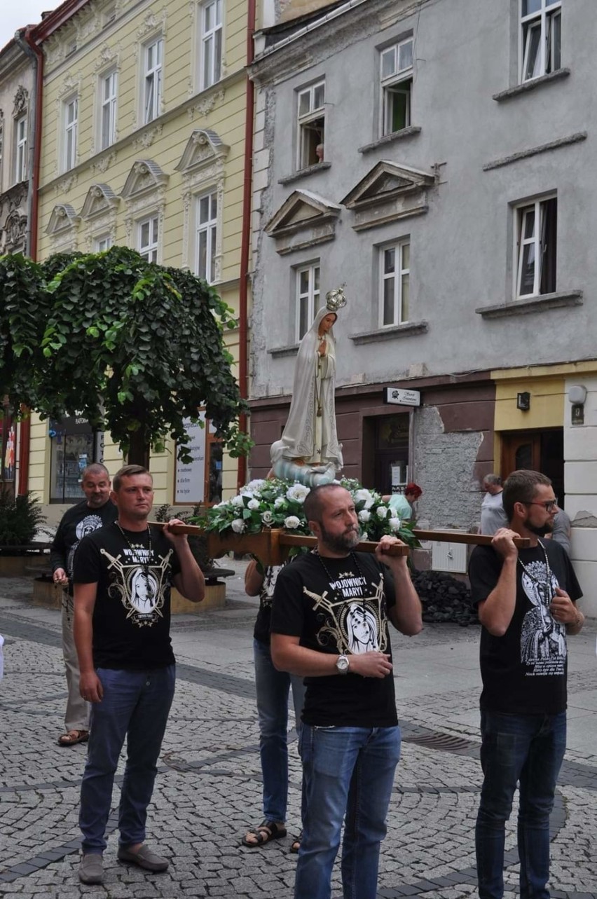 Męski Różaniec w Przemyślu. Modlitwa na ulicach miasta [ZDJĘCIA]