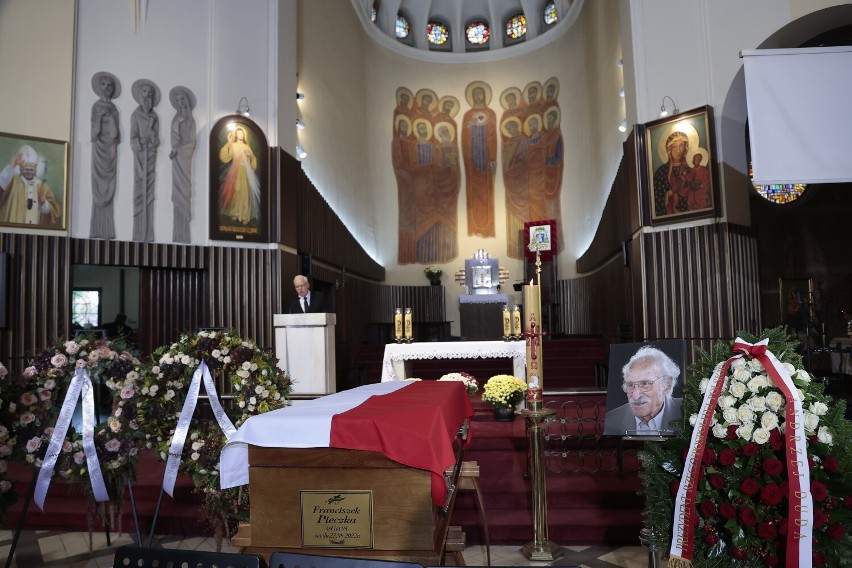 Pogrzeb Franciszka Pieczki. Wybitny aktor spoczął na cmentarzu w Aleksandrowie