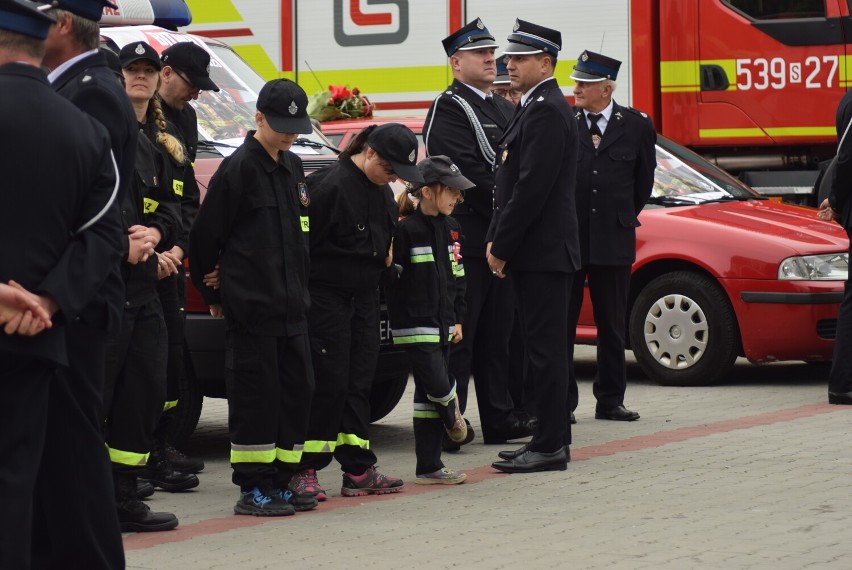 Trzy samochody dla strażaków ochotników z powiatu myszkowskiego