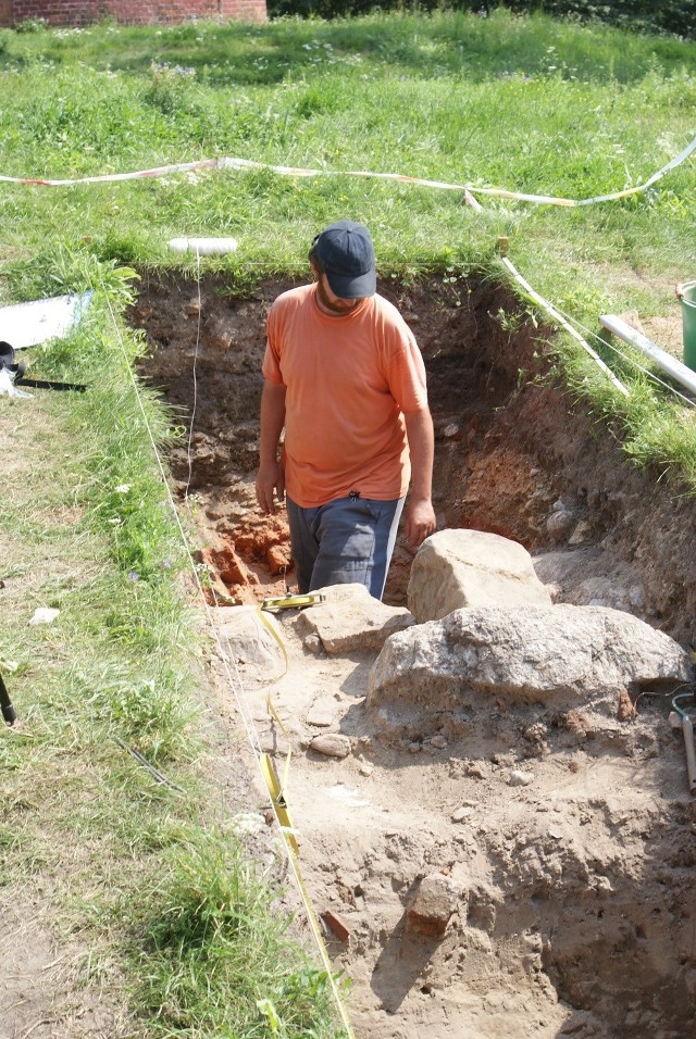 Wykopaliska archeologiczne prowadzą studenci Instytutu Archeologii Uniwersytetu Mikołaja Kopernika w Toruniu.