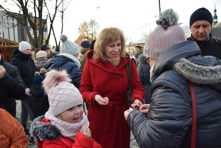 Wigilia miejska w Kraśniku. Mieszkańcy podzielili się opłatkiem i złożyli sobie świąteczne życzenia (ZDJĘCIA, WIDEO)