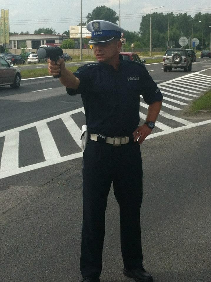 Leszek Kuzaj w mundurze policjanta łapał radarem [ZDJĘCIA]