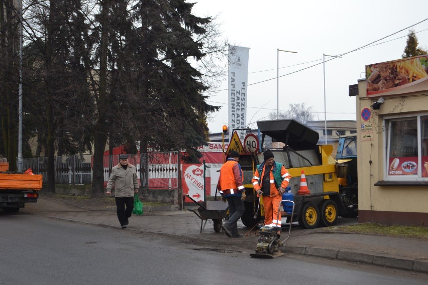 Dziury łatane na drogach powiatowych