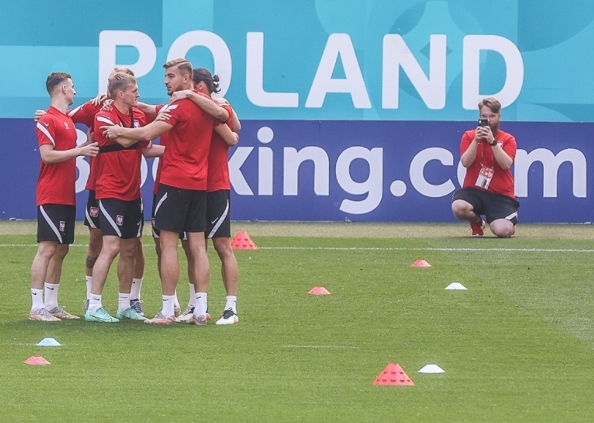 Polska trenowała ostatni raz w Gdańsku przed meczem ze Szwecją na EURO 2020. Jan Bednarek był na boisku [zdjęcia, wideo]