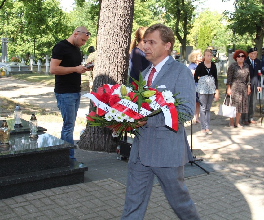 Święto Wojska Polskiego na cmentarzu na Majkowie