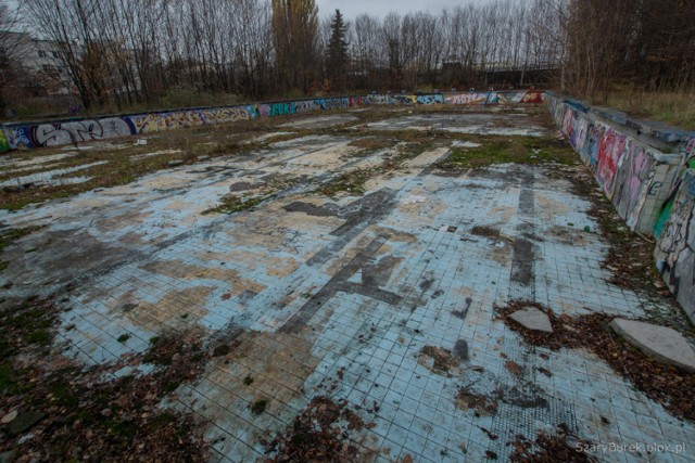 Opuszczone baseny Skry. Szary Burek znów dociera w miejsca, o których inni zapomnieli