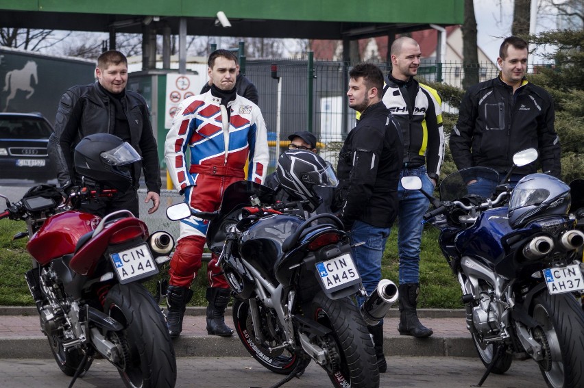 Motocykliści spalili Marzannę nad rzeką Noteć w Inowrocławiu [zdjęcia]