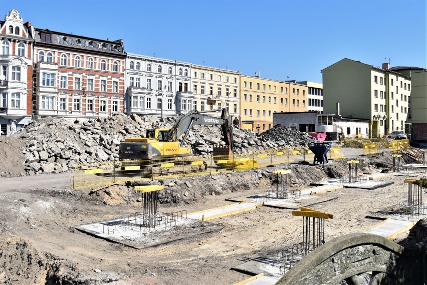 Centrum przesiadkowe Opole Główne. Prace mocno wyhamowały,...