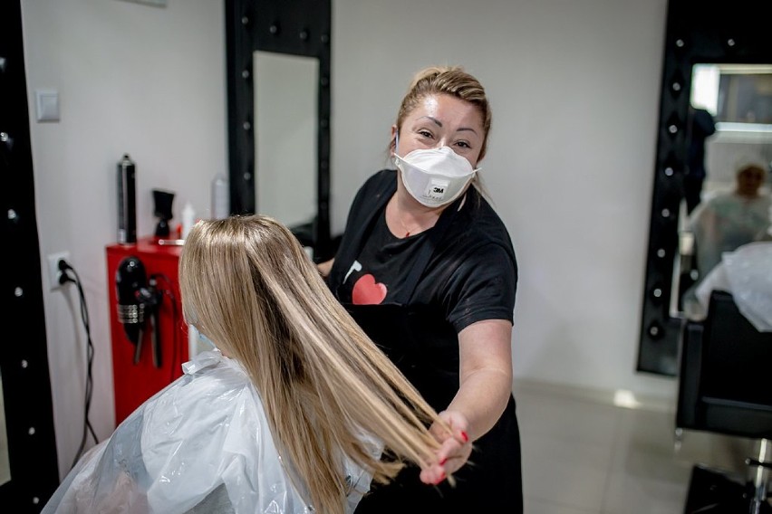 Wałbrzych: Od dziś salony fryzjerskie i kosmetyczne wracają do pracy(ZDJĘCIA)