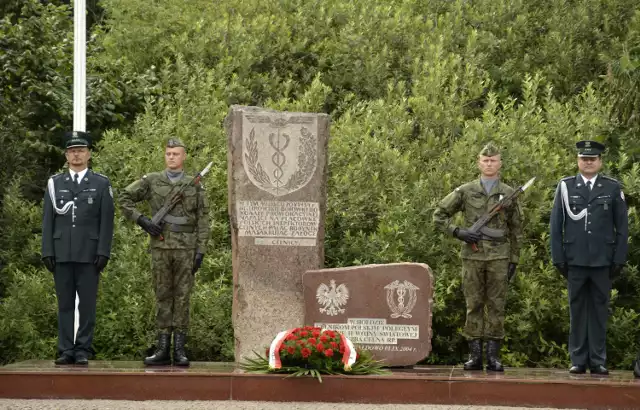 Autor pionowego monumentu formalnie - przynajmniej na razie - jest nieznany. Jerzy Hycki zapewnia, że to on stworzył ten pomnik.