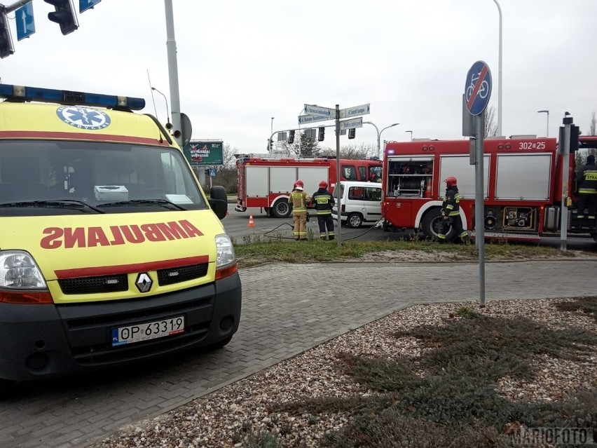 Zderzenie dwóch citroenów w Opolu. Wypadek na skrzyżowaniu Sosnkowskiego i Horoszkiewicza