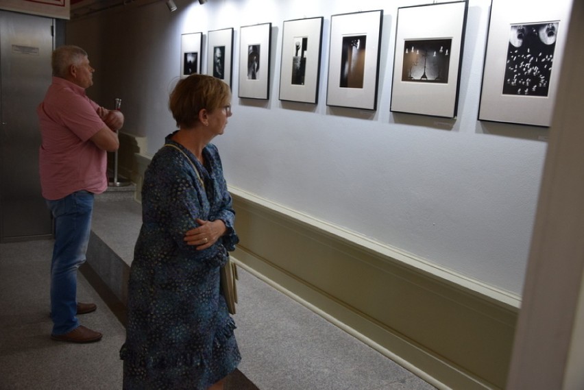 Otwarcie wystawy fotografii Zdzisława Beksińskiego w muzeum w Człuchowie