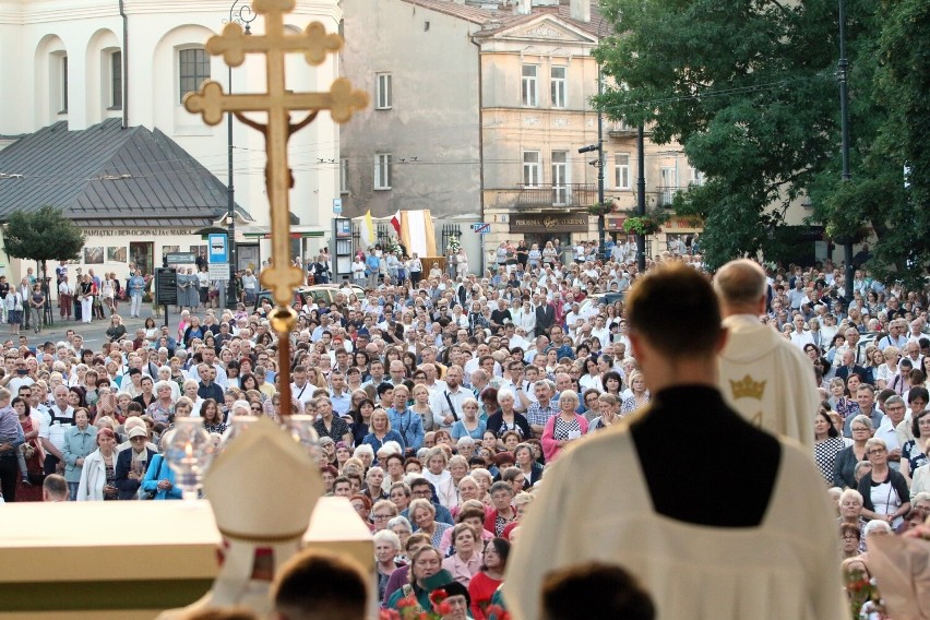 73. rocznica „Cudu lubelskiego”. Przez miasto przeszła uroczysta procesja [ZDJĘCIA]