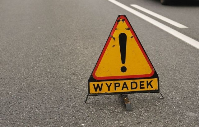Wypadek motocyklisty w Poznaniu. Mężczyzna trafił do szpitala