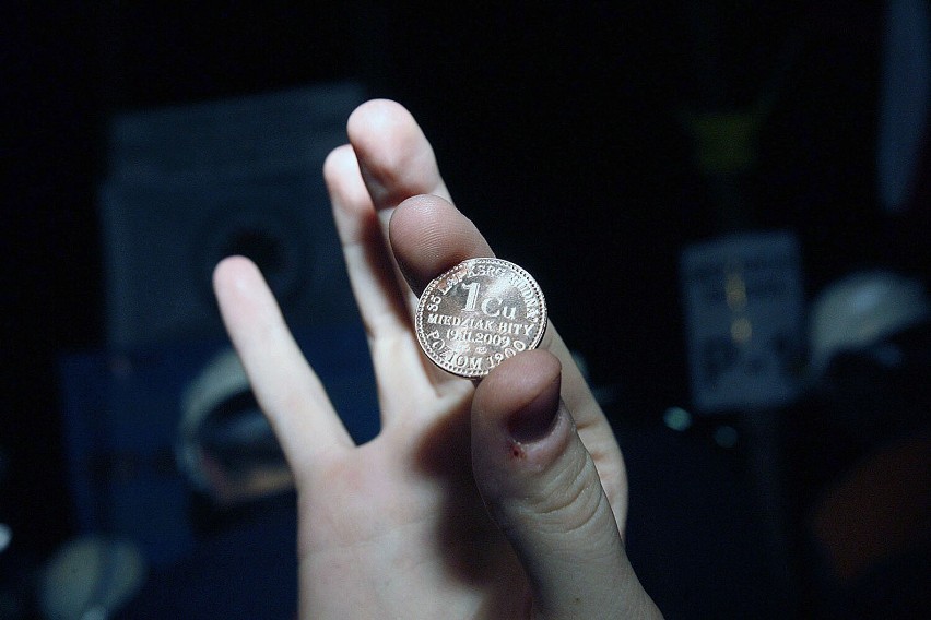 Bito monety w kopalni na głębokości 1234 metrów pod ziemią, zobaczcie zdjęcia