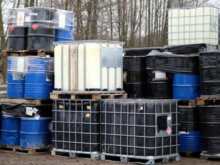 Nielegalne wysypisko odpadów chemicznych pod Warszawą? "Inspektorzy pobrali próbki gleby"