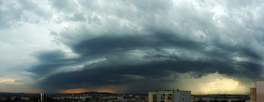 Burza nad Kielcami! Zobacz niesamowite zdjęcie