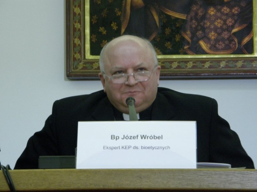 Bp Józef Wróbel - ekspert KEP ds. bioetycznych - na...