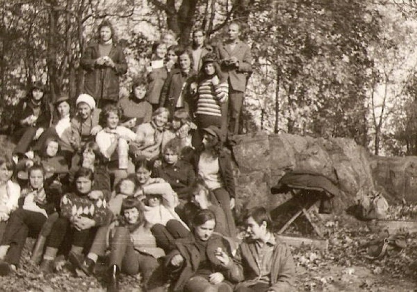 Uczniowie II LO w Dzierżoniowie na przełomie lat 60. i 70. XX wieku