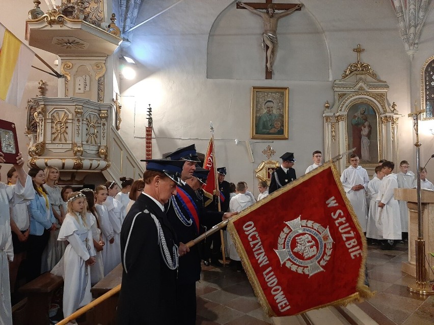 Boże Ciało 2022. Parafianie i parafianki z Otorowa wzięli udział w uroczystej procesji