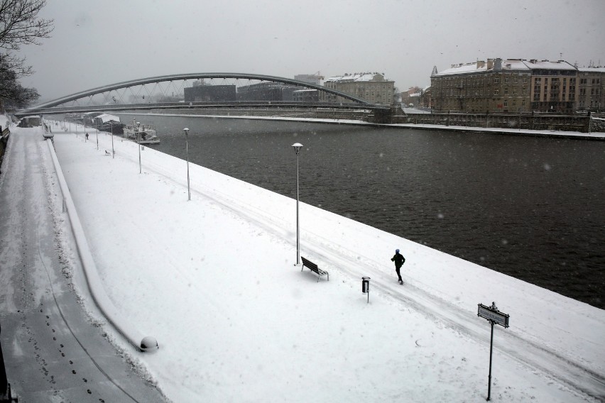 Prawdziwa zima zawitała do Krakowa. Zobacz zdjęcia!
