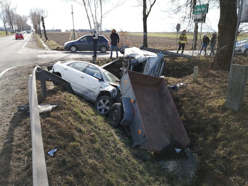 Wypadek w Milejowie na dk91 przy zjeździe na Longinówkę,...