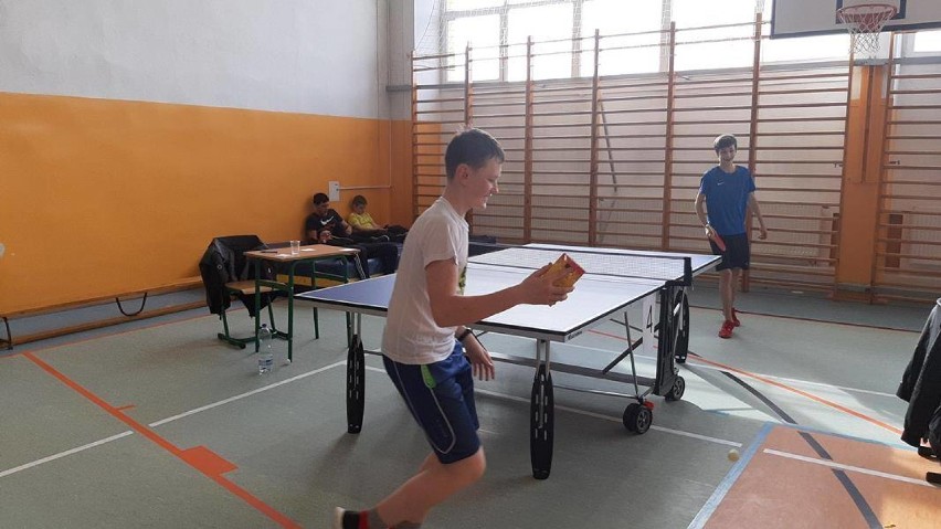 Głogów: Ministranci i lektorzy zmierzyli się w mistrzostwach tenisa stołowego. ZDJĘCIA