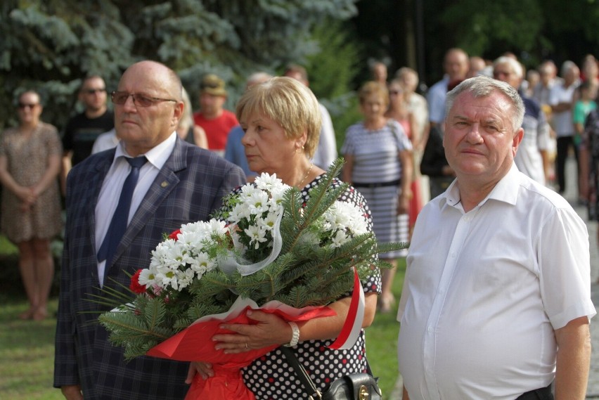 Tarnobrzeg. 102 lata temu Ochotnicy Dzikowscy wyruszyli na wojnę z bolszewikami. Tarnobrzeżanie oddali im hołd. Zobacz zdjęcia 