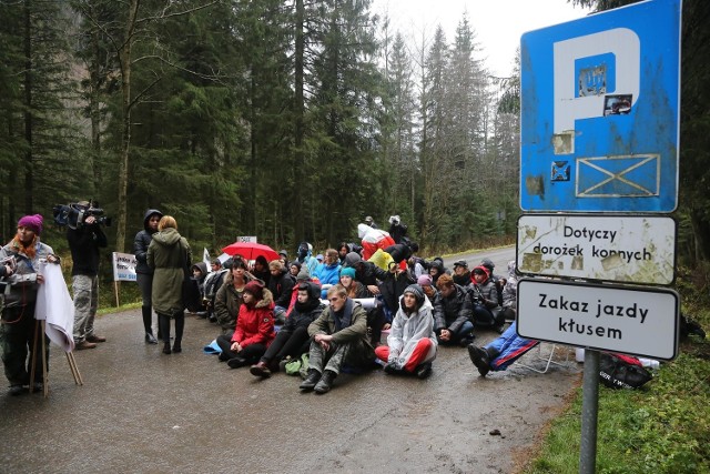 Listopadowa pikieta i przepychanka na drodze do Morskiego Oka.