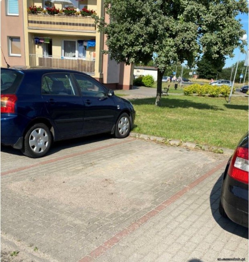 Wraki samochodowe w Szczecinku. Strażnicy na razie ostrzegają, ale mogą je wywozić [zdjęcia]
