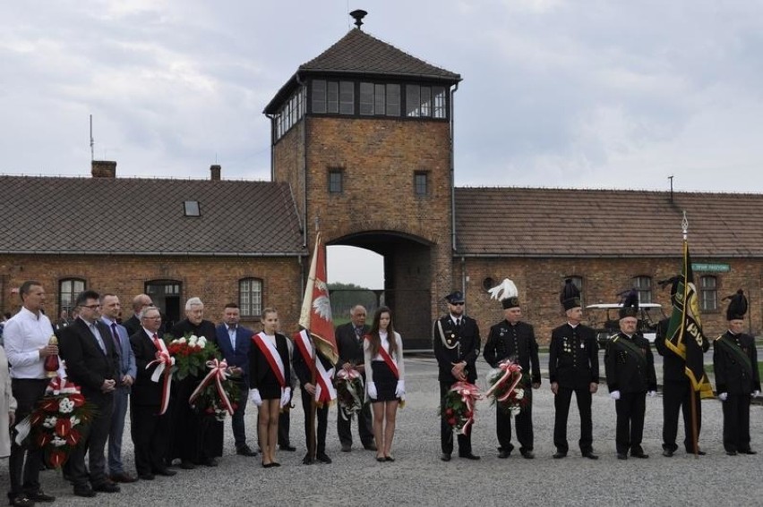 Uroczystości w Brzezince w 77. rocznicę wysiedleń przez Niemców mieszkańców podoświęcimskich wsi [ZDJĘCIA]