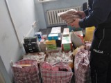 Policjanci zatrzymali dwóch mieszkańców Wągrowca, którzy handlowali nielegalnymi papierosami i tytoniem 