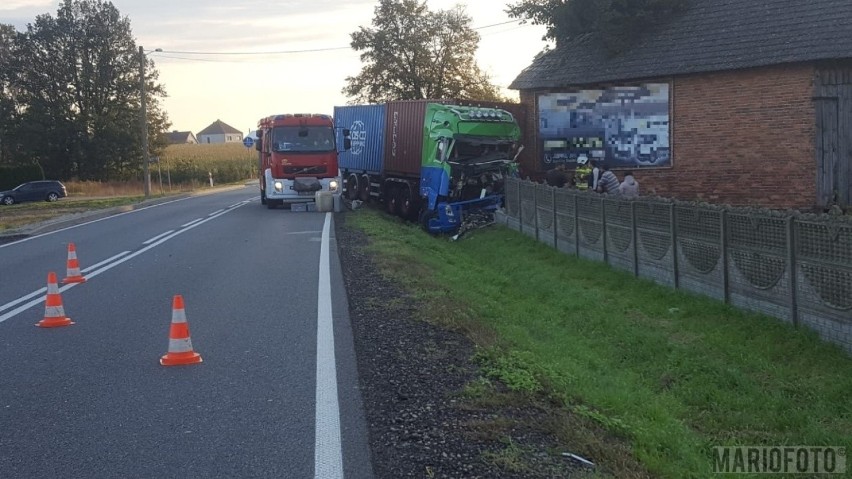 Wypadek w Dębinie na drodze krajowej Kluczbork-Gorzów Śląski. Dwie osoby ranne