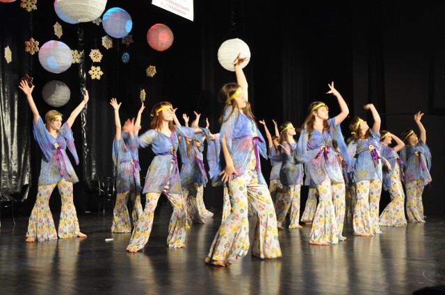 Dziewczęta z zespołu tańca "Extasa" z MDK w Radomsku zdobyły II miejsce
