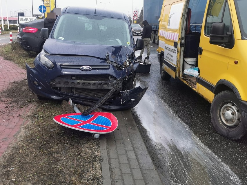 Zderzenie BMW z Fordem na ulicy Toruńskiej we Włocławku