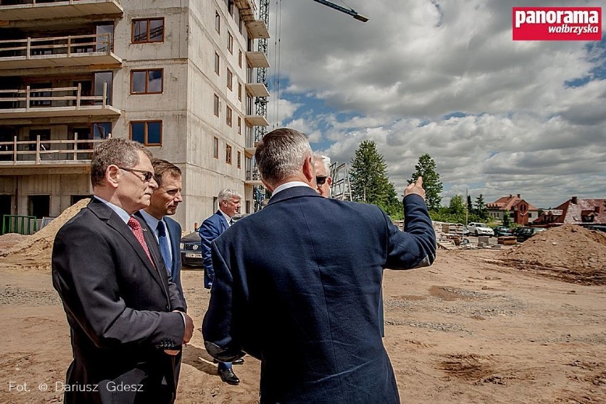 W Wałbrzychu przy ul. Husarskiej ruszyła budowa 215 mieszkań...