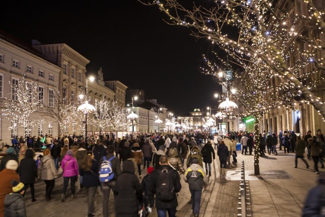 Iluminacja świąteczna 2016, Warszawa. Wielka choinka, namiot z atrakcjami i darmowe lodowisko