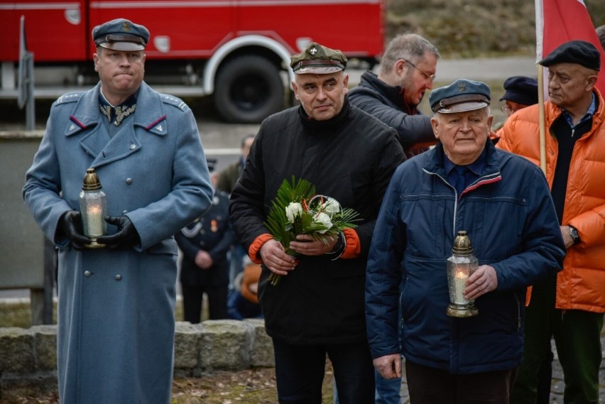 Harcerze z Kościerzyny upamiętnili poległych członków ''Gryfa Pomorskiego" w Męcikale ZDJĘCIA