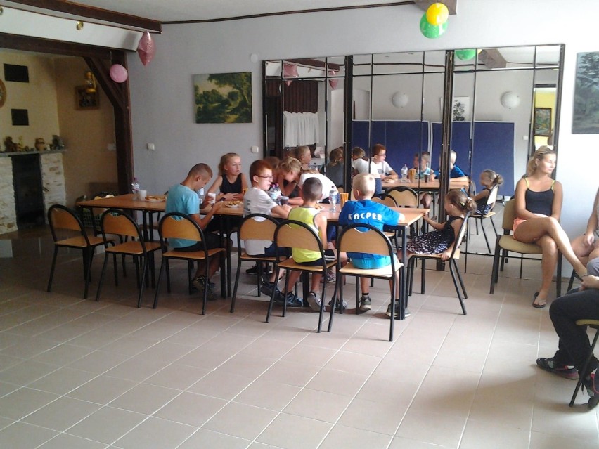 Dzielnicowi z Komisariatu Policji w Lipianach spotkali się z dziećmi i młodzieżą [ZDJĘCIA]