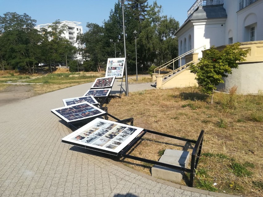 Ul. Portowa. Szczyt bezmyślnego wandalizmu! W nocy zniszczono wystawę planszową ze zdjęciami podopiecznych Młodzieżowego Domu Kultury